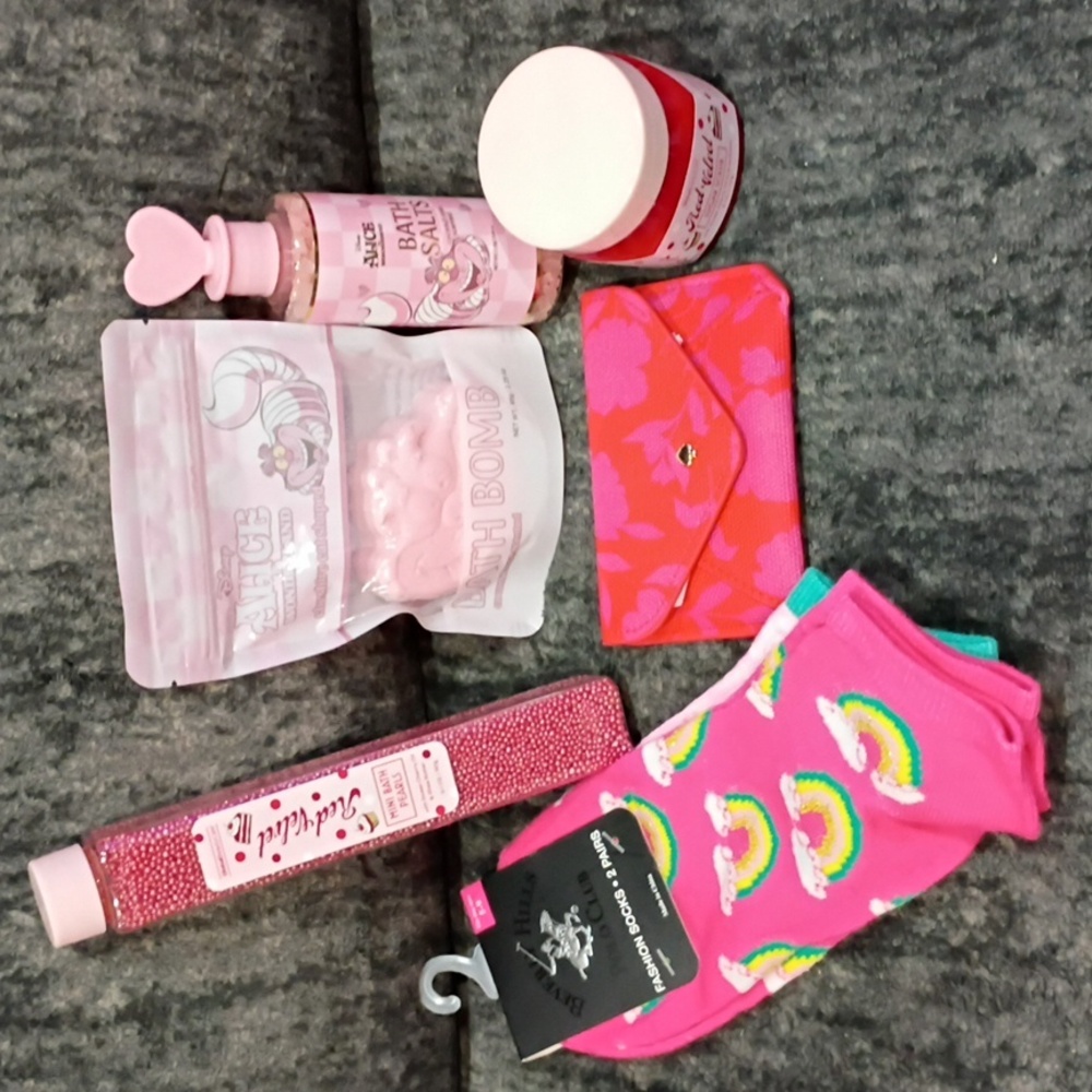 Kate Spade Card Case, Beverly Hills Polo Club Socks, Alice In Wonderland Bath